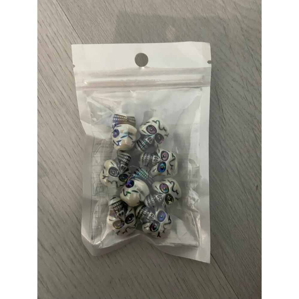 Eight piece realistic Halloween skull beads for pens